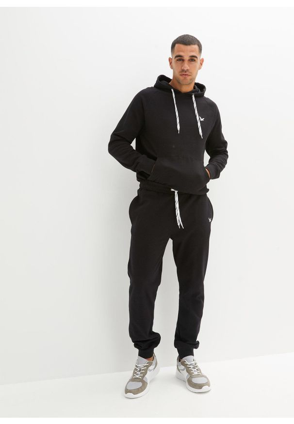 bonprix - Dres sportowy (2 części). Kolor: czarny. Materiał: dresówka. Wzór: haft. Styl: sportowy