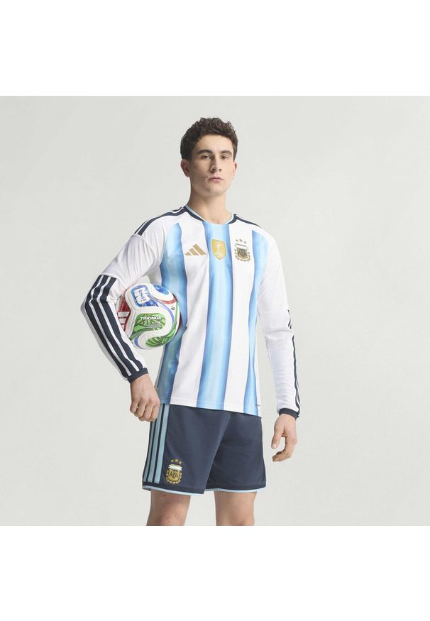 Adidas - Koszulka Argentina 26 Home Authentic Long Sleeve. Kolor: niebieski, wielokolorowy, biały. Materiał: materiał. Długość rękawa: długi rękaw. Technologia: ClimaCool (Adidas). Sport: piłka nożna