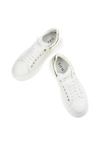 Białe Sneakersy GOE Modne Obuwie Damskie. Okazja: na co dzień. Kolor: biały. Materiał: skóra. Wzór: aplikacja #9