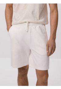 Reserved - Szorty regular fit - złamana biel. Materiał: bawełna, dzianina #1