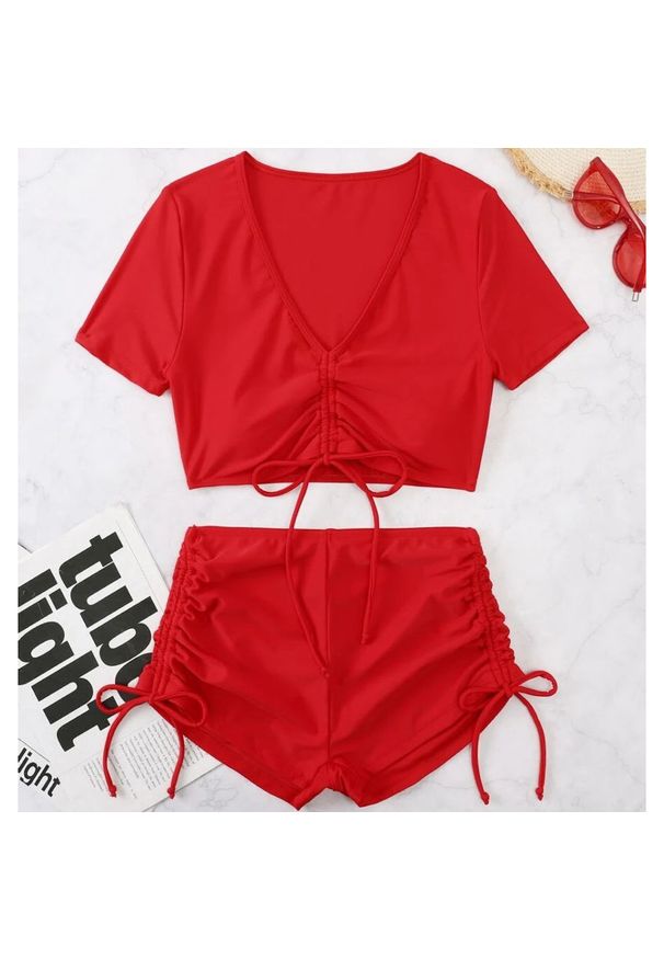 Intica - Strój kąpielowy z szortami i crop topem szybkoschnący na plażę Rutt. Kolor: czerwony. Materiał: tkanina, materiał. Długość: krótkie