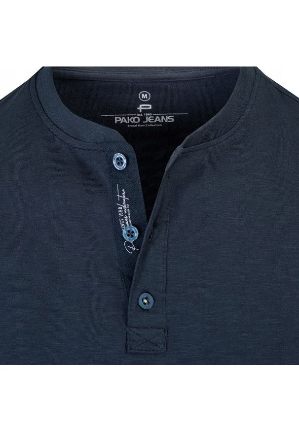 Granatowy Męski T-Shirt, Dekolt z Guzikami - Pako Jeans. Okazja: na co dzień. Kolor: niebieski. Materiał: bawełna. Styl: casual