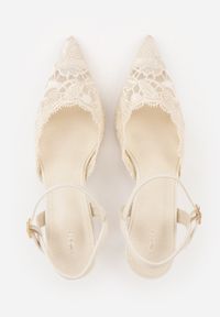 Born2be - Beżowe Koronkowe Szpilki VICES z Odkrytą Piętą w Eleganckim Stylu Vitavia. Okazja: na wesele, na co dzień, na spotkanie biznesowe, na ślub cywilny. Zapięcie: pasek. Kolor: beżowy. Materiał: koronka. Wzór: koronka. Obcas: na szpilce. Styl: elegancki #4