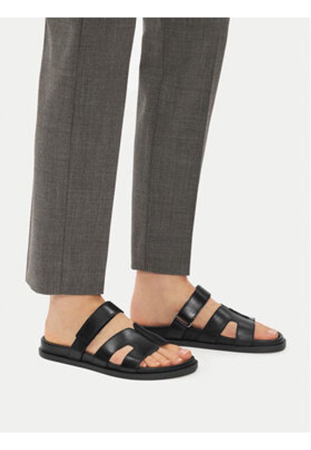 Gino Rossi Klapki MOIRA-E2527666 Czarny. Kolor: czarny. Materiał: skóra