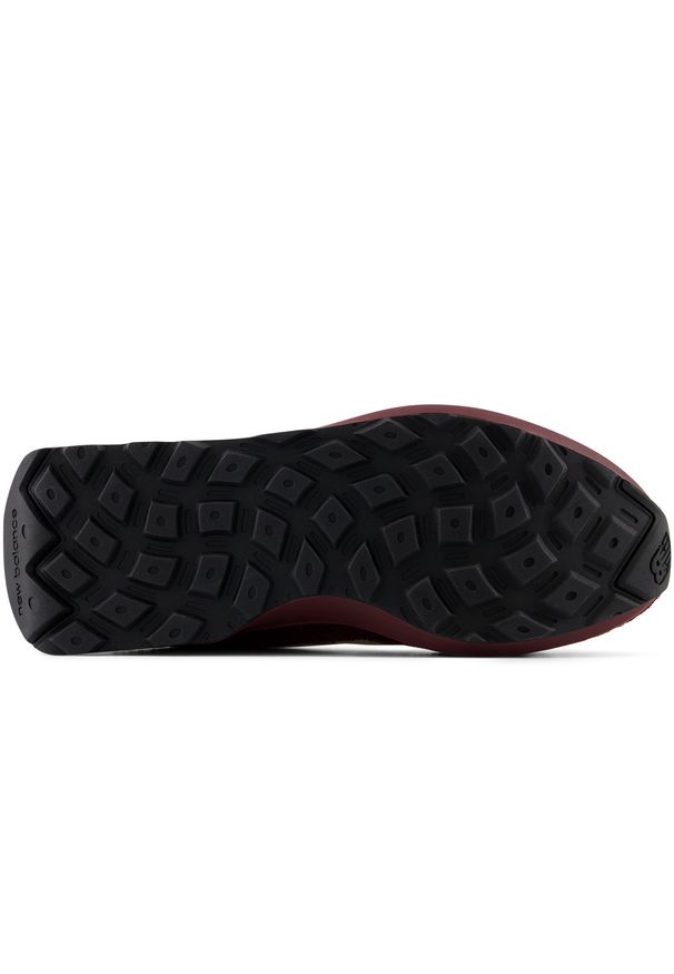 Buty unisex New Balance U370PA – bordowe. Kolor: czerwony. Materiał: skóra, zamsz. Szerokość cholewki: normalna. Sezon: lato
