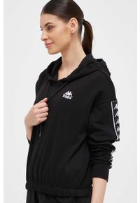 Kappa bluza damska kolor czarny z kapturem z aplikacją. Typ kołnierza: kaptur. Kolor: czarny. Długość rękawa: długi rękaw. Długość: długie. Wzór: aplikacja #1