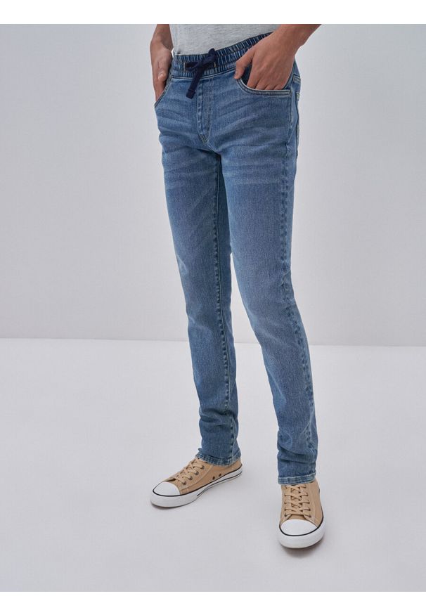 Big-Star - Denimowe spodnie męskie Jeffray Jogger 191. Stan: obniżony. Kolor: niebieski. Styl: elegancki, sportowy