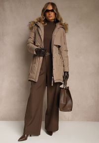 Renee - Ciemnobeżowa Klasyczna Kurtka Parka z Kapturem z Futrem Nalisava. Typ kołnierza: kaptur. Kolor: beżowy. Materiał: futro. Styl: klasyczny #5