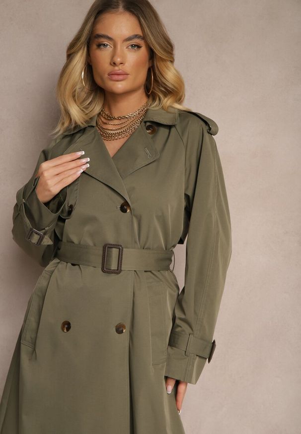 Renee - Ciemnozielony Płaszcz Trencz Dwurzędowy z Paskiem Lene. Okazja: na co dzień. Kolor: zielony. Materiał: jeans. Styl: klasyczny, casual