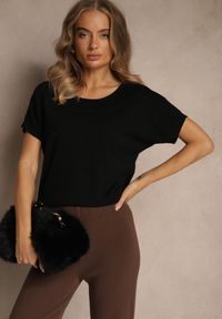 Renee - Czarny Dzianinowy T-shirt z Cyrkoniowymi Aplikacjami Fenellia. Okazja: na co dzień. Kolor: czarny. Materiał: dzianina. Wzór: aplikacja. Styl: glamour, casual