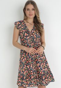 Born2be - Granatowa Rozkloszowana Sukienka z Wiskozy w Kwiaty Evalis. Kolor: niebieski. Materiał: wiskoza. Wzór: kwiaty. Sezon: lato #2