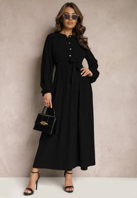 Renee - Czarna Rozkloszowana Sukienka Maxi Plisowana Wiązana w Pasie Terilla. Kolor: czarny. Materiał: materiał. Typ sukienki: koszulowe. Długość: maxi