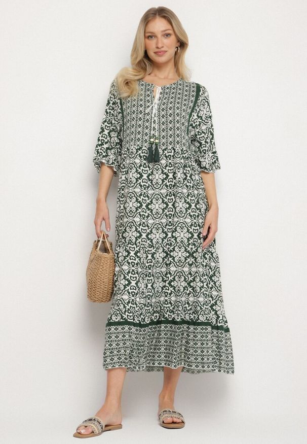 Born2be - Zielona Bawełniana Sukienka w Stylu Boho z Wiązaniem Przy Dekolcie Orradelle. Okazja: na co dzień. Kolor: zielony. Materiał: bawełna. Typ sukienki: proste. Styl: boho