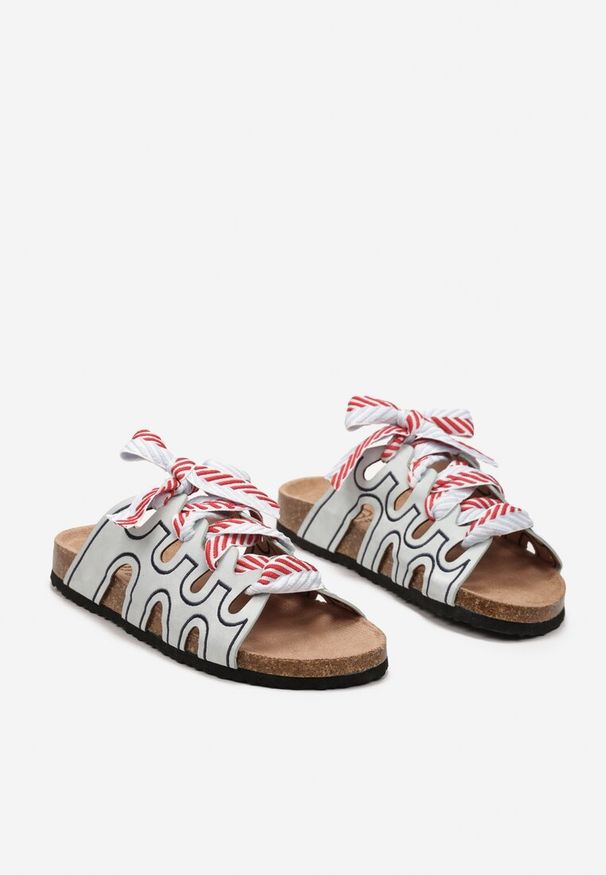 Born2be - Jasnozielone Klapki z Wycięciami i Ozdobną Tasiemką Reddia. Kolor: zielony. Styl: boho