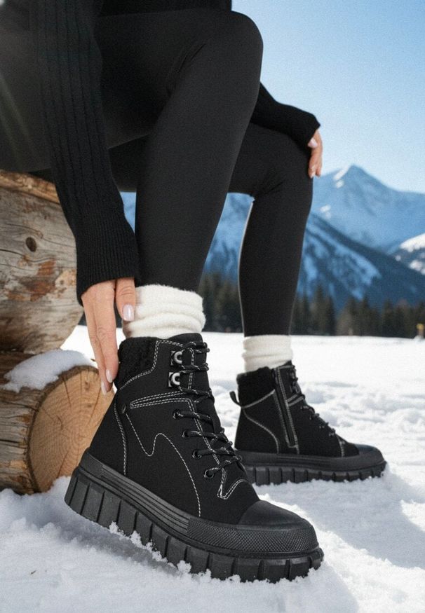 Born2be - Czarne Botki Typu Trapery Vices na Grubej Tłoczonej Podeszwie Anerrive. Okazja: na co dzień. Kolor: czarny. Styl: casual