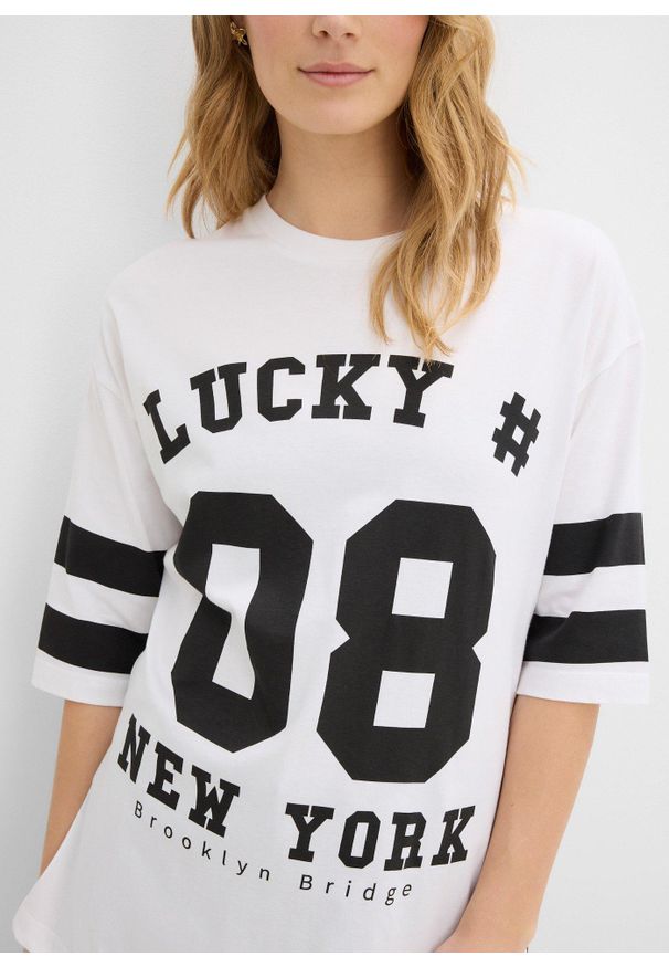 bonprix - Shirt oversize z czystej bawełny organicznej. Kolor: biały. Materiał: bawełna. Wzór: nadruk