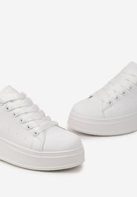 Renee - Białe Sneakersy na Platformie Ozdobione Kontrastową Wstawką Aviasta. Kolor: biały. Wzór: aplikacja. Obcas: na platformie #3