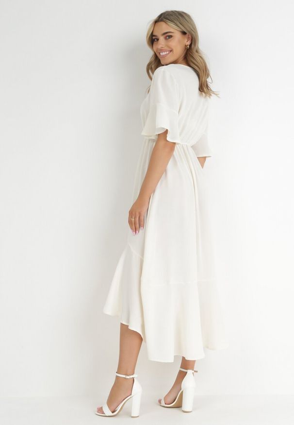 Born2be - Beżowa Sukienka Stamorus. Typ kołnierza: kołnierz z falbankami. Kolor: beżowy. Długość rękawa: krótki rękaw. Wzór: aplikacja. Styl: klasyczny. Długość: midi