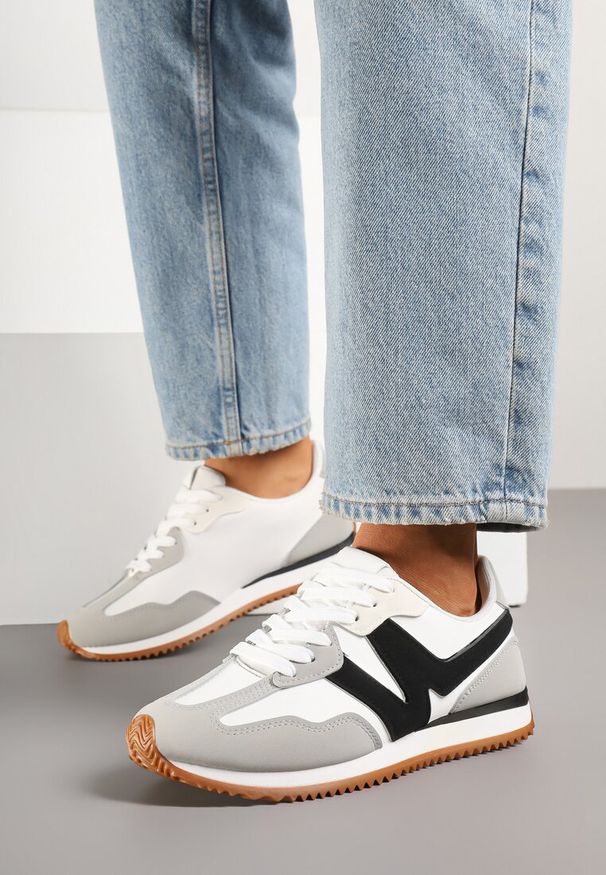 Renee - Szare Sneakersy z Geometrycznym Wzorem i Metaliczną Wstawką Zolio. Okazja: na co dzień. Zapięcie: sznurówki. Kolor: szary. Materiał: jeans. Wzór: geometria
