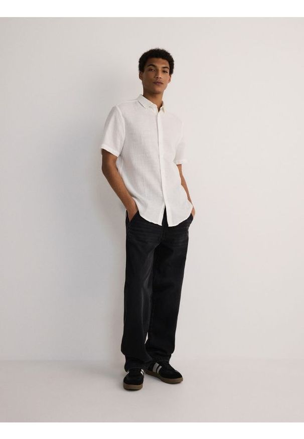 Reserved - Koszula regular fit - biały. Kolor: biały. Materiał: bawełna