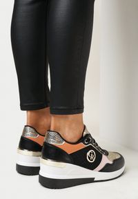 Born2be - Czarne Sneakersy z Brokatowymi Wstawkami Holakana. Nosek buta: okrągły. Zapięcie: sznurówki. Kolor: czarny. Materiał: materiał. Obcas: na koturnie. Wysokość obcasa: średni #4