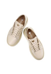 Beżowe Sneakersy Armodo Modne Skórzane Buty Damskie. Kolor: beżowy. Materiał: skóra. Szerokość cholewki: normalna. Wzór: grochy #6