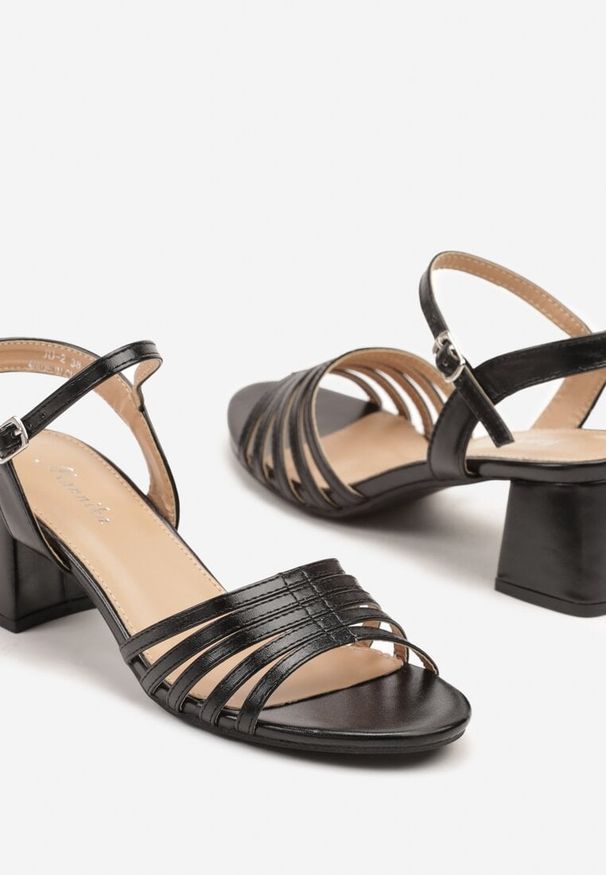 Born2be - Czarne Sandały na Słupku z Ozdobnymi Paseczkami Nusailena. Okazja: na co dzień, na spacer. Kolor: czarny. Obcas: na słupku. Styl: klasyczny, elegancki, casual