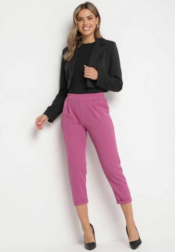 Born2be - Fuksjowe Spodnie 3/4 z Gumką w Talii i Kieszeniami Saivie. Kolor: różowy. Styl: elegancki