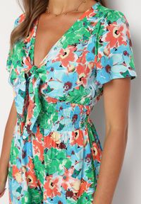 Born2be - Zielony Wiskozowy Kombinezon z Gumkami w Pasie i Ozdobnym Wiązaniem Amberta. Kolor: zielony. Materiał: wiskoza. Długość rękawa: krótki rękaw. Długość: krótkie. Sezon: wiosna, lato #3