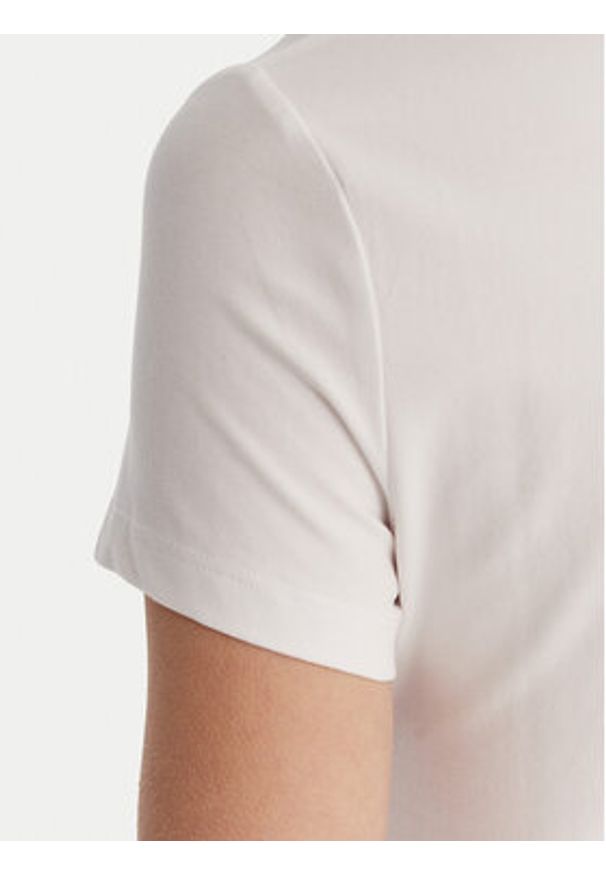 Guess T-Shirt W6RI24 J1314 Biały Regular Fit. Kolor: biały. Materiał: bawełna