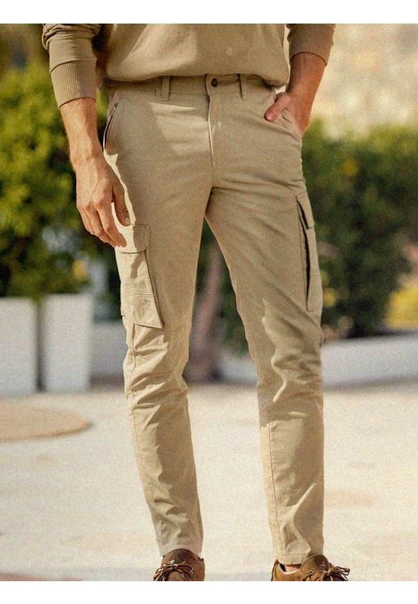 Sinsay - Spodnie slim cargo - beżowy. Kolor: beżowy