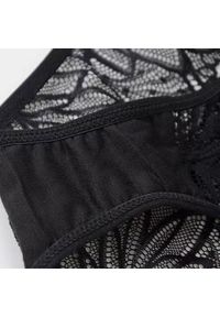 Intica - Figi koronkowe z dużym wycięciem dla podkreślenia sylwetki Drenusha. Kolor: biały. Materiał: koronka. Wzór: koronka #2