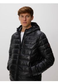 Reserved - Pikowana kurtka z kapturem - czarny. Typ kołnierza: kaptur. Kolor: czarny. Materiał: materiał #1