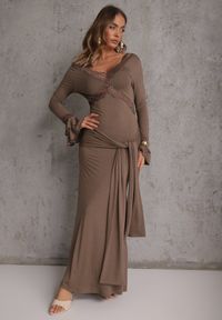 Renee - Brązowa Wiskozowa Sukienka Wieczorowa z Falbanami Koronką i Wiązanym Trenem Lenivna. Okazja: na ślub cywilny, na wesele. Kolor: brązowy. Materiał: wiskoza, koronka. Wzór: koronka. Styl: wizytowy #2
