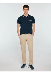Big-Star - Koszulka męska polo z kontrastowym wykoŅczeniem granatowa Polos 403. Okazja: na co dzień, na spotkanie biznesowe. Typ kołnierza: polo. Kolor: niebieski. Materiał: dzianina. Wzór: nadruk, ze splotem. Styl: casual, biznesowy, elegancki #6