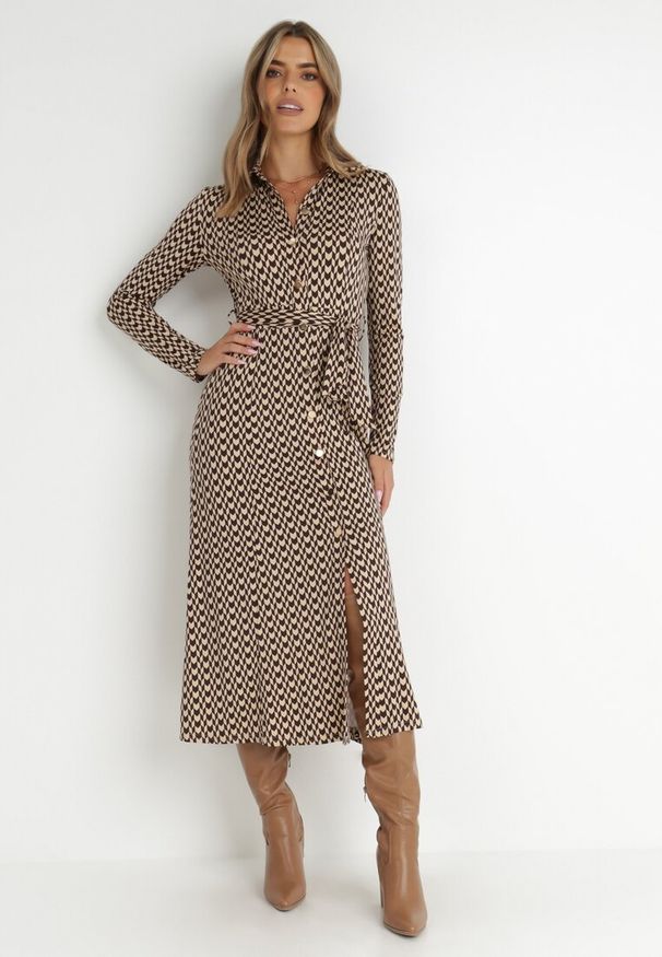 Born2be - Brązowa Sukienka Rozkloszowana Def. Kolor: brązowy. Materiał: materiał, dzianina. Wzór: geometria. Typ sukienki: dopasowane, koszulowe. Styl: klasyczny. Długość: midi