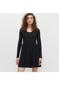 Reserved - Sukienka z prążkowanej dzianiny - Czarny. Kolor: czarny. Materiał: dzianina, prążkowany #1