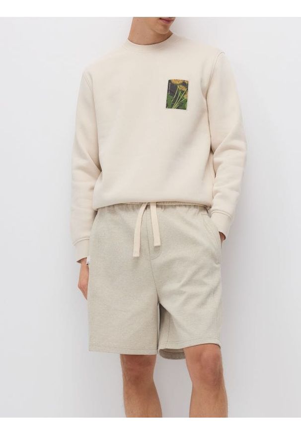 Reserved - Szorty typu baggy - beżowy. Kolor: beżowy. Materiał: bawełna, dzianina