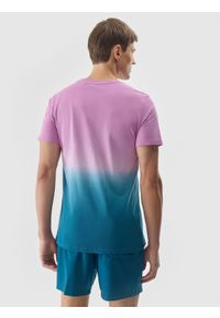 4f - T-shirt z nadrukiem męski - fioletowy. Okazja: na co dzień. Kolor: fioletowy. Materiał: bawełna, dzianina, jersey. Wzór: nadruk. Styl: casual, klasyczny, sportowy