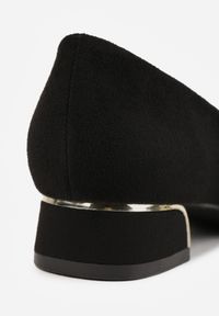 Renee - Czarne Czółenka Vices z Wkładką ze Skóry Naturalnej i Metaliczną Aplikacją Edilania. Kolor: czarny. Materiał: skóra. Wzór: aplikacja. Obcas: na obcasie. Styl: klasyczny, elegancki. Wysokość obcasa: średni #9