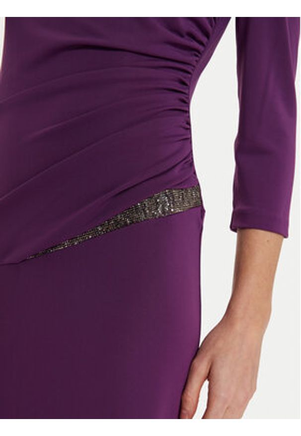 Rinascimento Sukienka koktajlowa CFC0121168003 Fioletowy Slim Fit. Kolor: fioletowy. Materiał: syntetyk. Styl: wizytowy