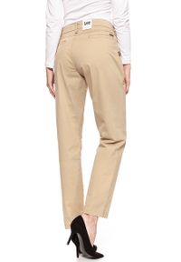 Lee - SPODNIE LEE DAMSKIE CHINO RELAXED L31MGK65. Materiał: materiał. Wzór: aplikacja #8