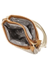 Torebka damska Rieker, z tekstylnego materiału o wyraźnej plecionej strukturze z regulowanym paskiem na ramię ozdobną zawieszką praktyczną kieszenią. Kolor: beżowy. Sezon: wiosna, lato. Styl: casual, elegancki. Rodzaj torebki: na ramię #2