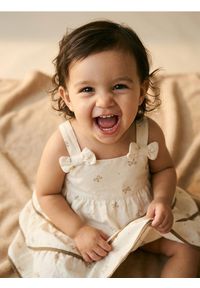 Sinsay - Sukienka z kokardkami i falbankami - kremowy. Kolor: kremowy #1