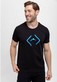 Volcano - T-shirt z logo T-FLUO. Kolor: czarny. Materiał: materiał, bawełna, jeans. Długość rękawa: krótki rękaw. Długość: krótkie. Wzór: geometria, nadruk. Styl: klasyczny, sportowy #1