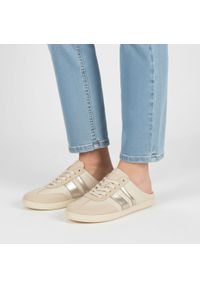 Klapki damskie barefoot Armodo, skórzana cholewka naturalna niska sportowa forma sznurowana konstrukcja z dekoracyjnymi panelami płaska elastyczna po. Okazja: na co dzień. Kolor: beżowy. Materiał: skóra. Styl: sportowy #1