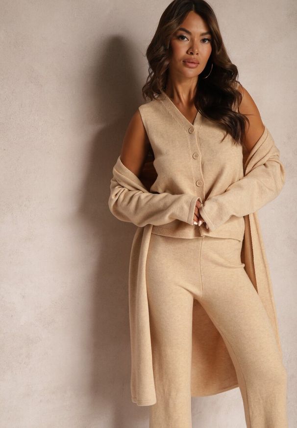 Renee - Beżowy Komplet Dzianinowy z Wełną Spodnie Długi Kardigan i Top na Guziki Dailith. Kolor: beżowy. Materiał: dzianina, wełna. Wzór: aplikacja