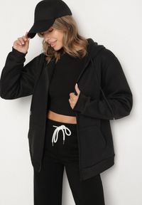 Born2be - Czarna Rozpinana Bluza z Bawełną i Kapturem Typu Oversize Diosa. Okazja: na co dzień. Kolor: czarny. Materiał: bawełna. Sezon: wiosna, jesień. Styl: klasyczny, casual
