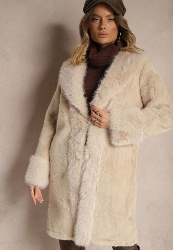 Renee - Beżowa Kurtka Futro o Długim Kroju z Wiskozą Ninnarlia. Okazja: na co dzień. Kolor: beżowy. Materiał: wiskoza, futro. Długość: długie. Styl: casual, elegancki
