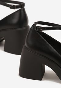 Renee - Czarne Eleganckie Czółenka na Platformie i Słupku Jesivia. Nosek buta: otwarty. Kolor: czarny. Materiał: lakier. Obcas: na platformie. Styl: elegancki. Wysokość obcasa: średni #4